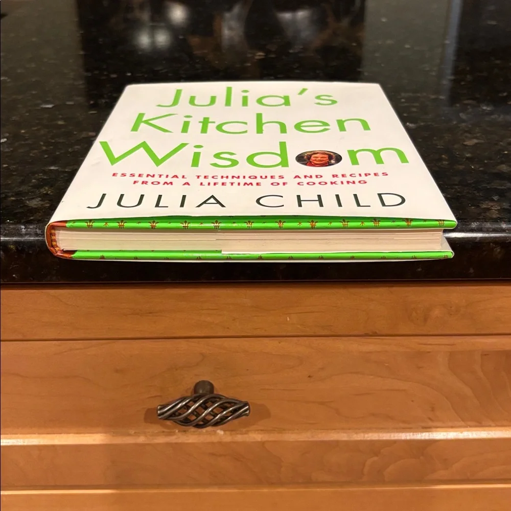 Julia’s Kitchen Wisdom Julia Child HARDCOVER